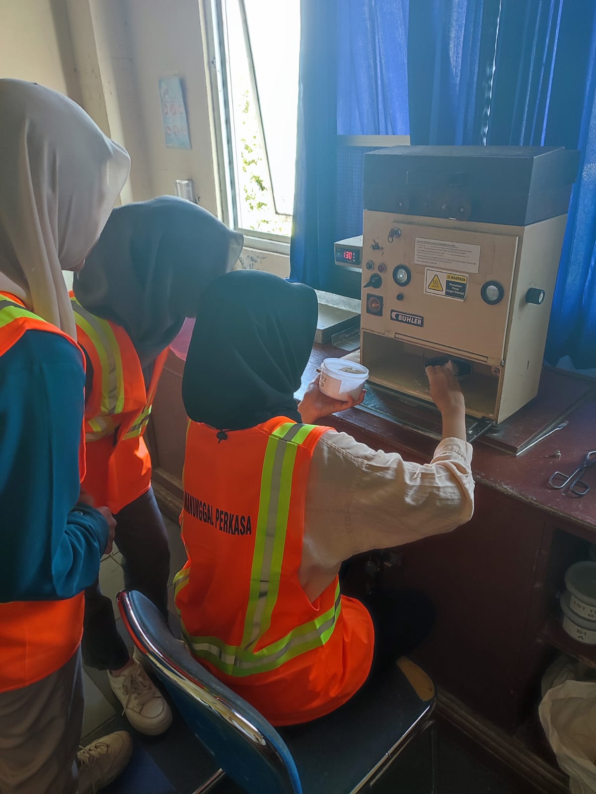 Mahasiswa Universitas Slamet Riyadi Surakarta