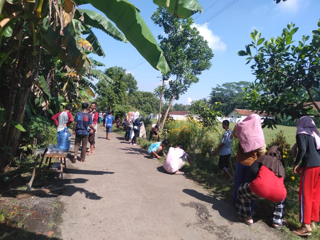 WARGA DESA BRINGKENG