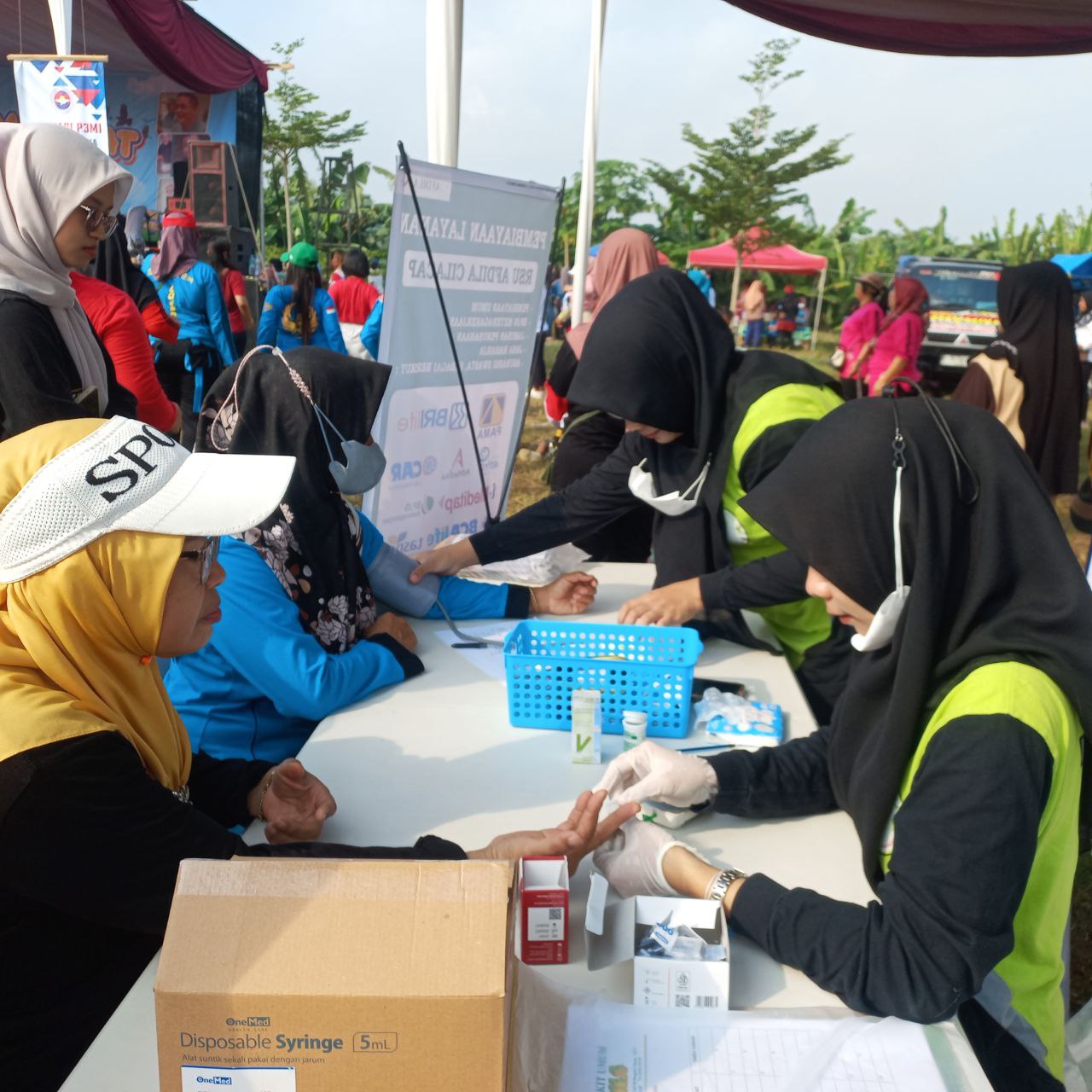 Masyarakat Desa Penggalang Adipala 