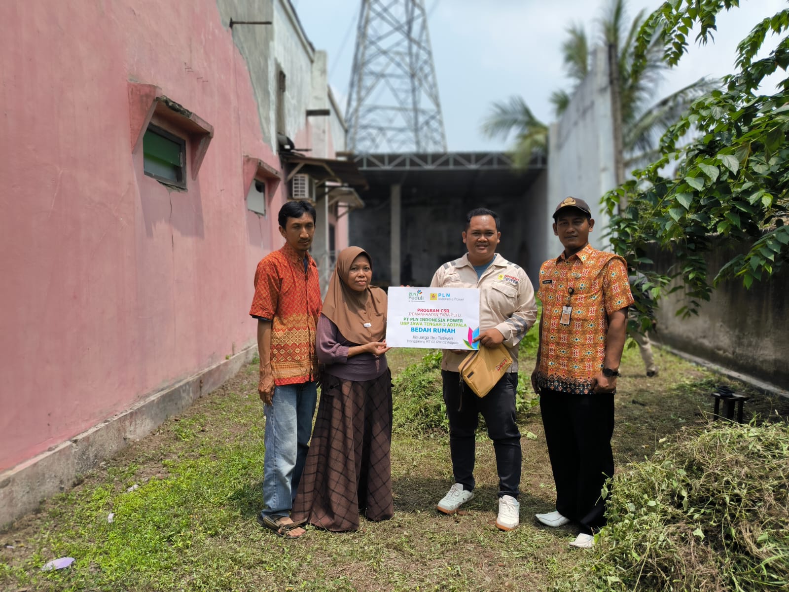 BU tasiwen RT 3 RW 2 Desa Penggalang dan Bapak Nasirin RT 03 RW 05  Desa Wlahar