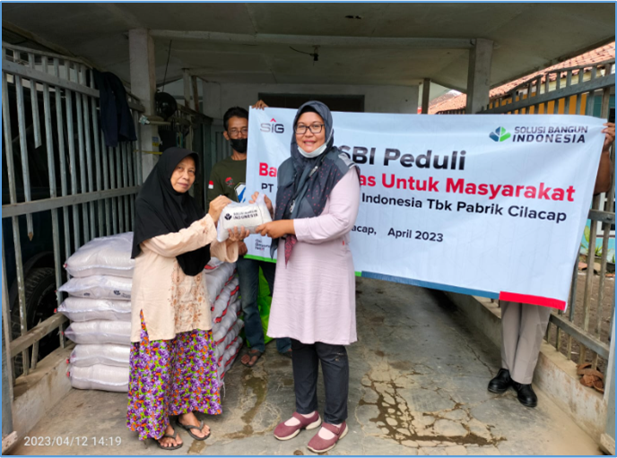 Masyarakat di sekitar pabrik dan tambang