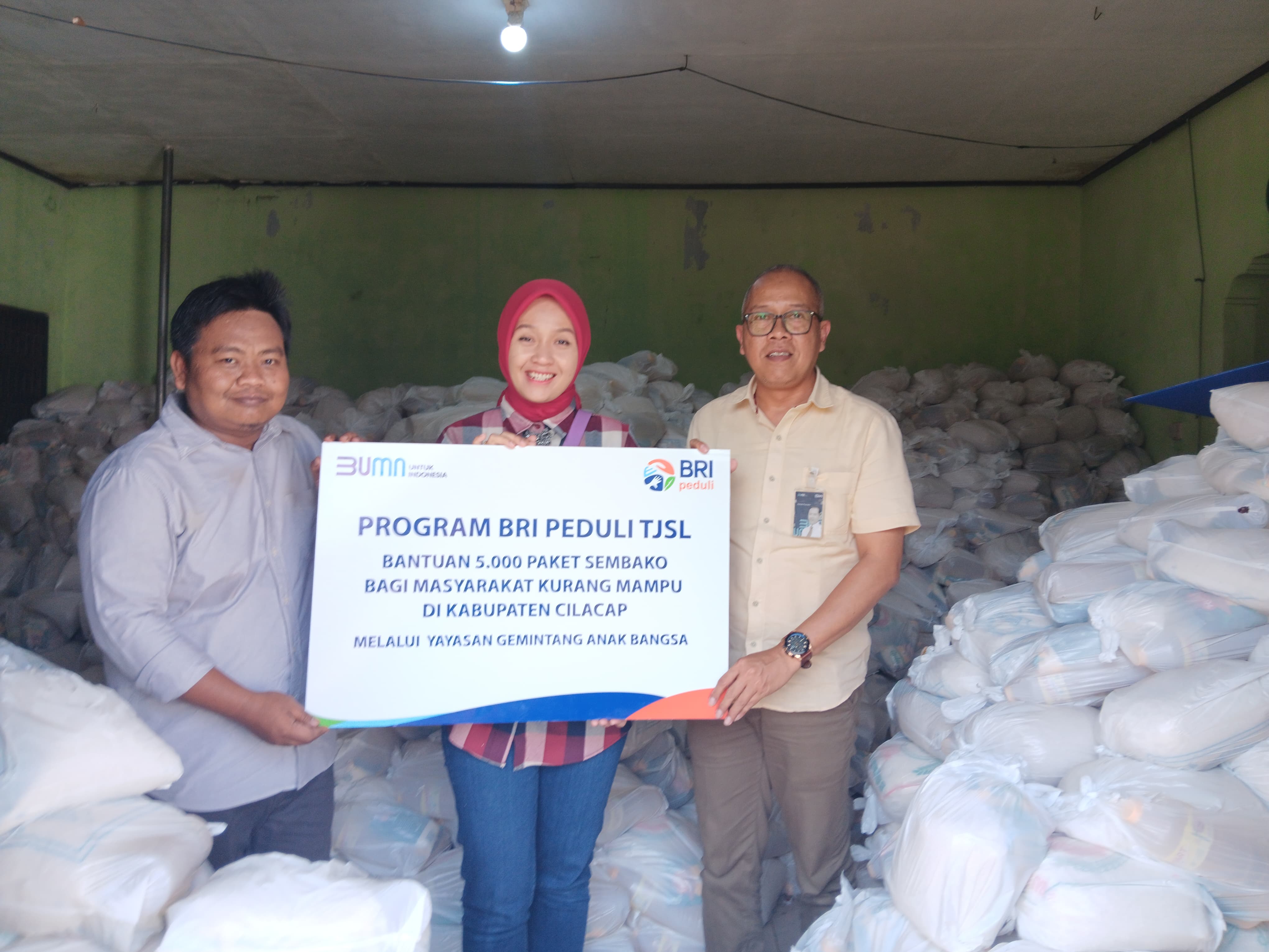 Warga kurang mampu di wilayah Kab. Cilacap melalui Yayasan Gemintang Anak Bangsa