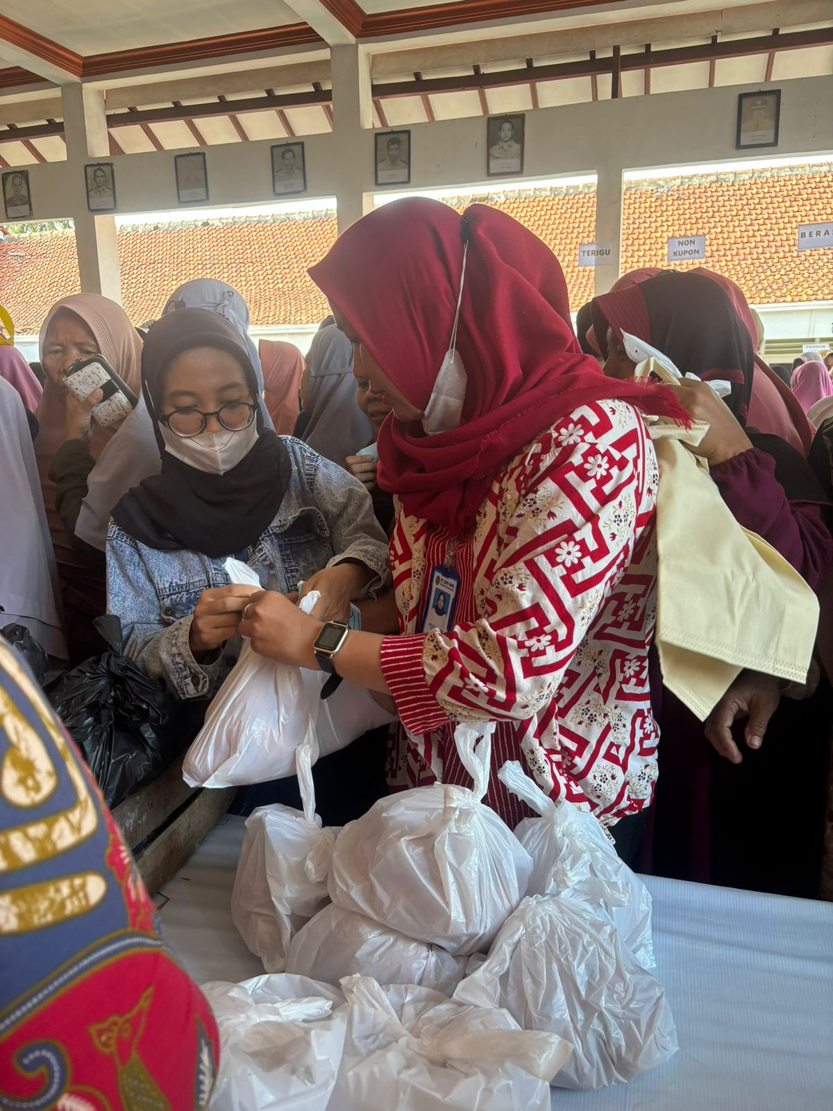 Masyarakat di Kecamatan Maos