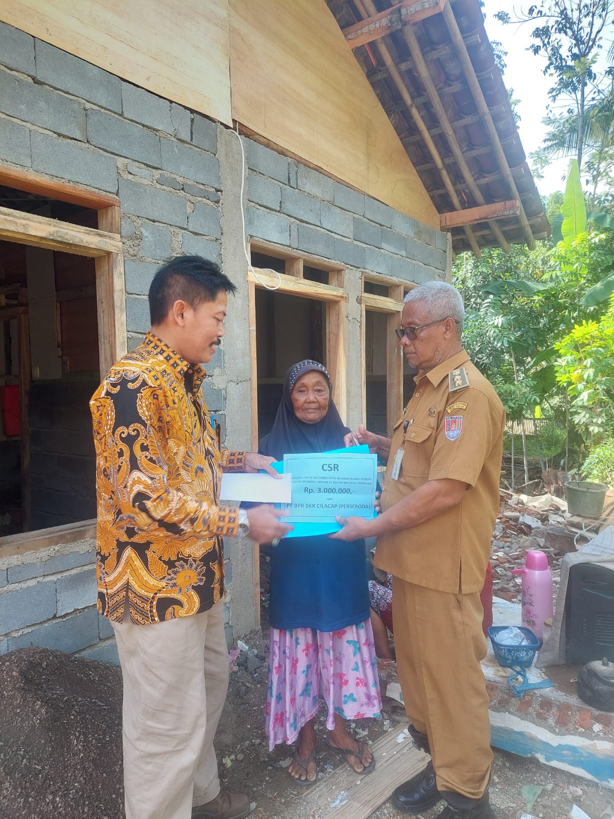 Ibu Tonah di Dusun Cimanggu Wetan RT03 RW04