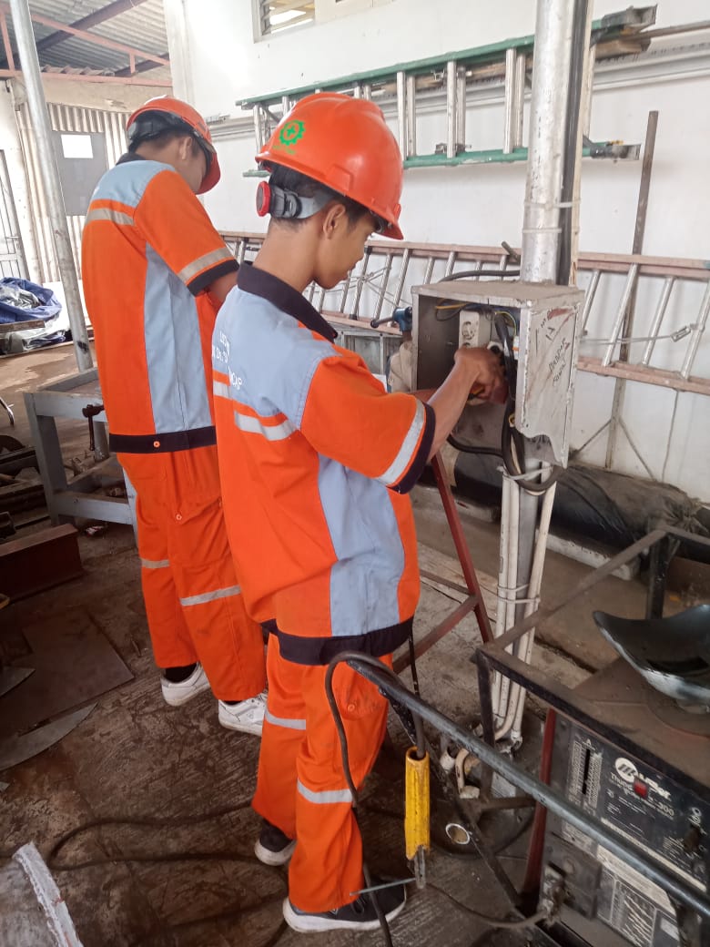 SISWA SMK DR. SOETOMO CILACAP