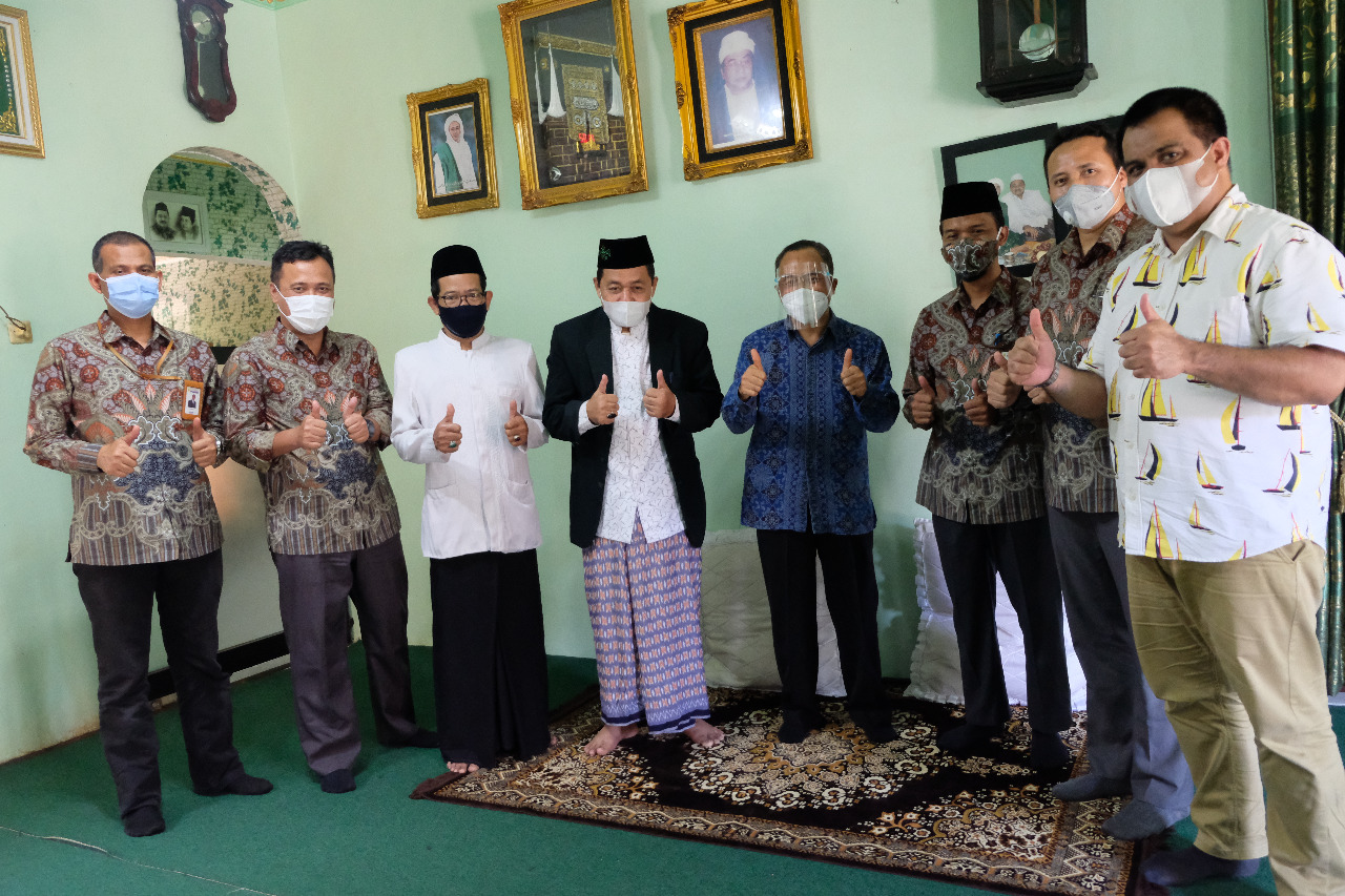 Pembagian sembako diPONPES AL iHya Kesugihan