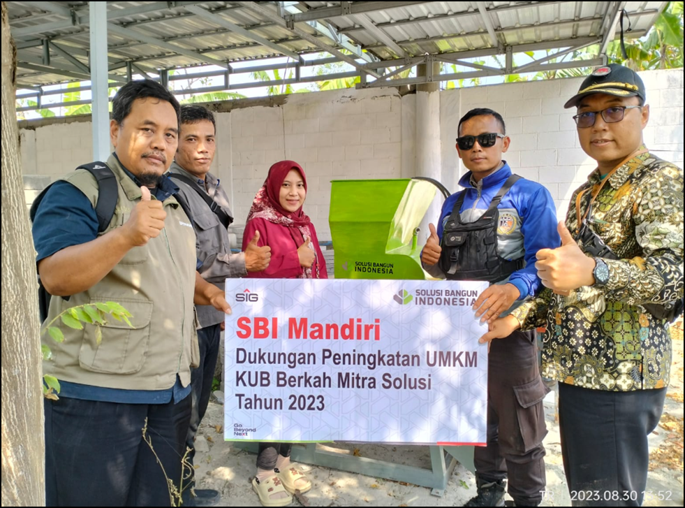 Kelompok UMKM produsen paving dan rooster berbahan sampah
