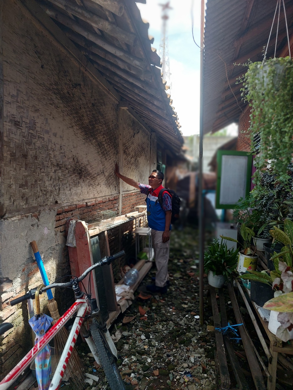 1. Ponirin, Jalan MH Thamrin No 73 RT 02 RW 01 Kelurahan Lomanis, Kecamatan Cilacap Tengah
2. Misngadi, Jalan MT Thamrin RT 03 RW 01 Kelurahan Lomanis, Kecamatan Cilacap Tengah
3. Murtini, Jalan MH Thamrin RT 02 RW 01 Kelurahan Lomanis, Kecamatan Cilacap Tengah 
