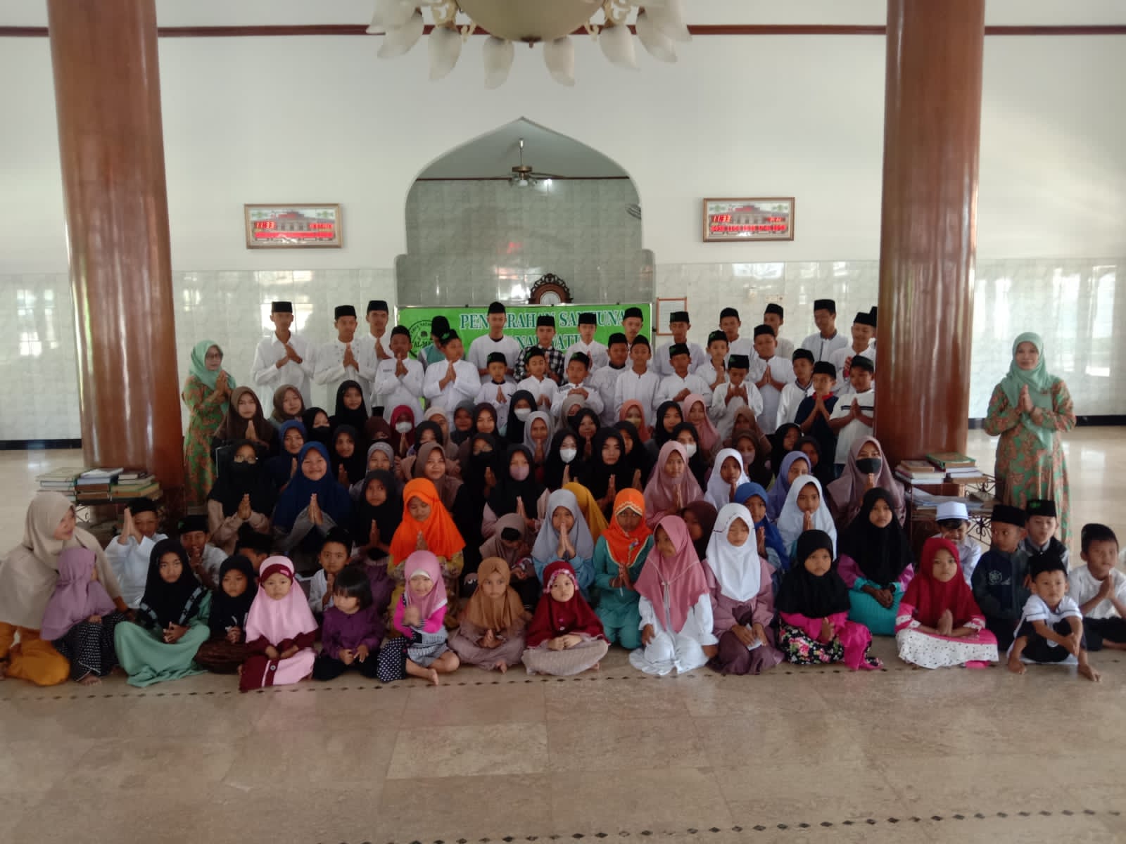 Anak yatim di lingkungan RSU Afdila Cilacap