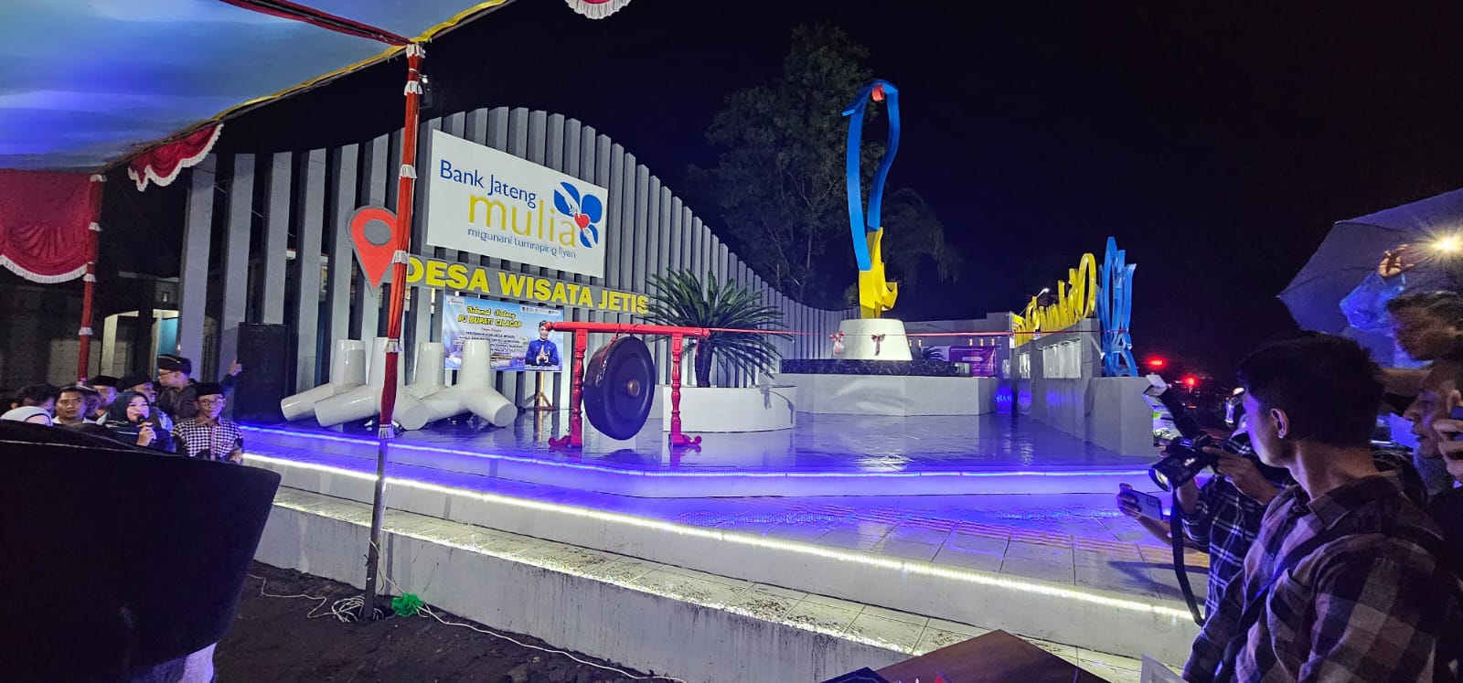 Pembangunan Tugu Wisata Desa Jetis