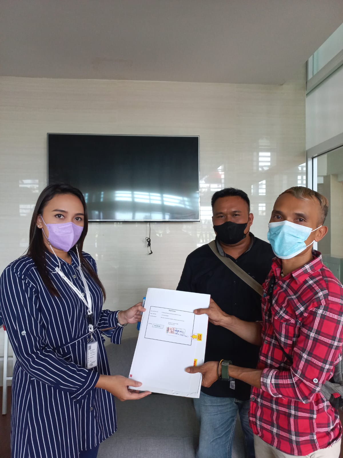 Warga Kelurahan Kutawaru