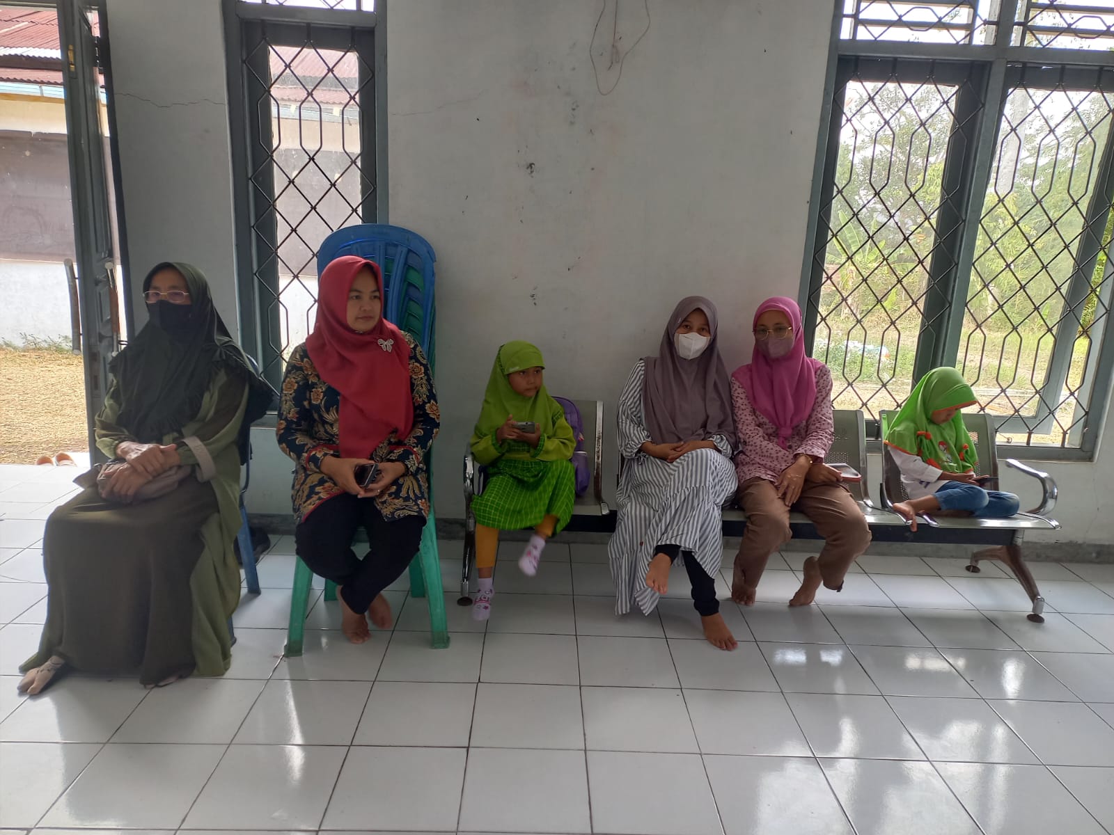 Karyawaan perusahaan dan masyarakat sekitar perusahaan