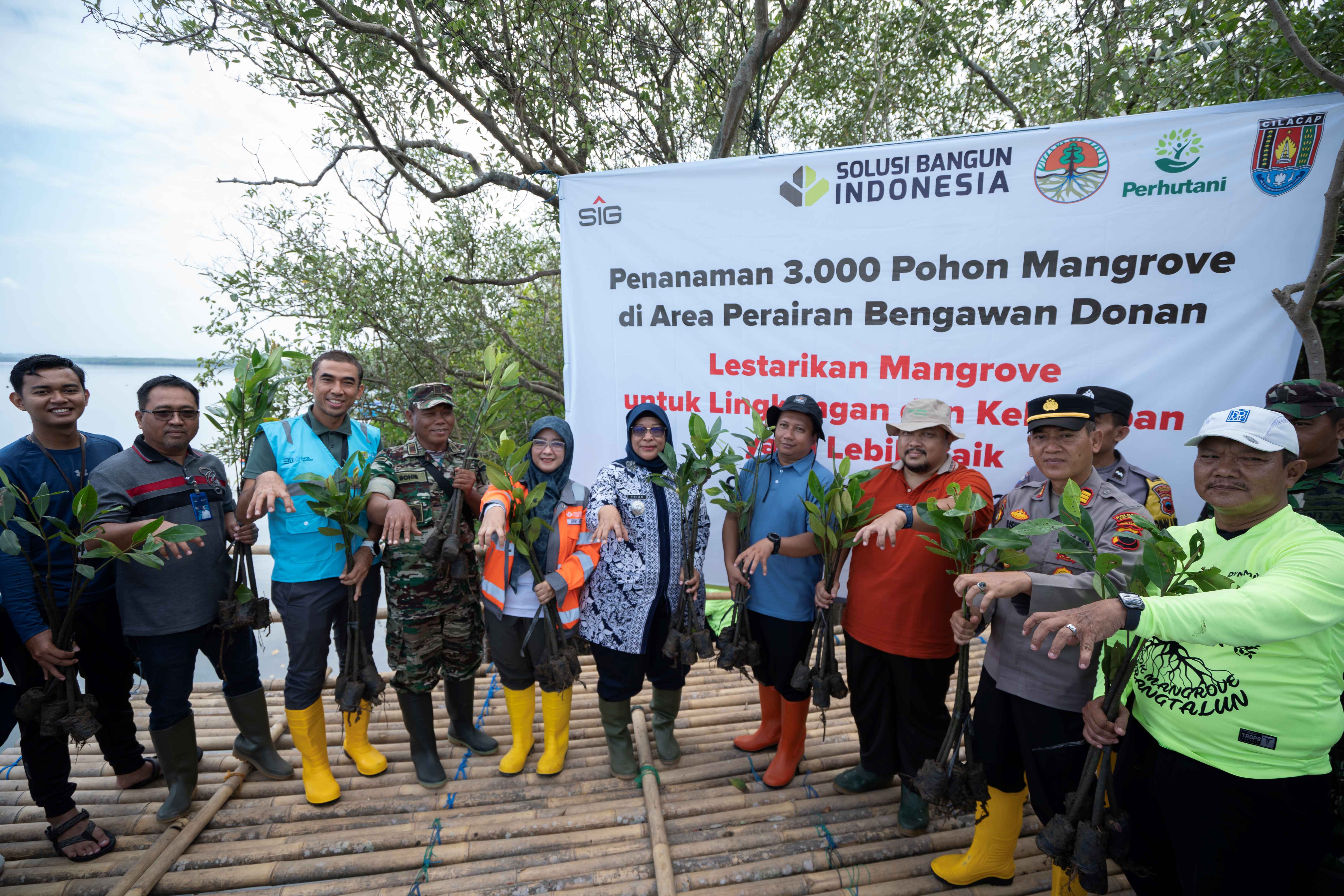 Masyarakat peduli lingkungan melalui edu ecowisata mangrove Karangtalun