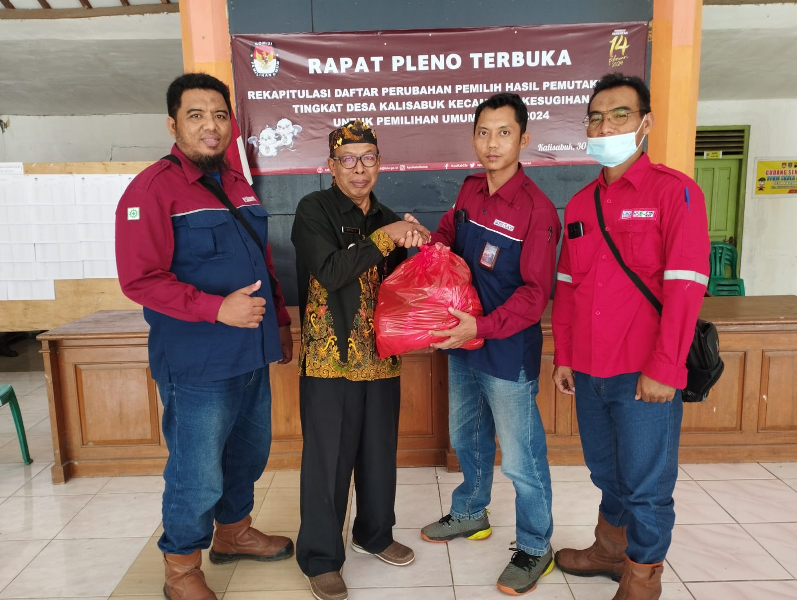 Warga Di Desa Menganti, Desa Karangkandri, Dan Desa Slarang