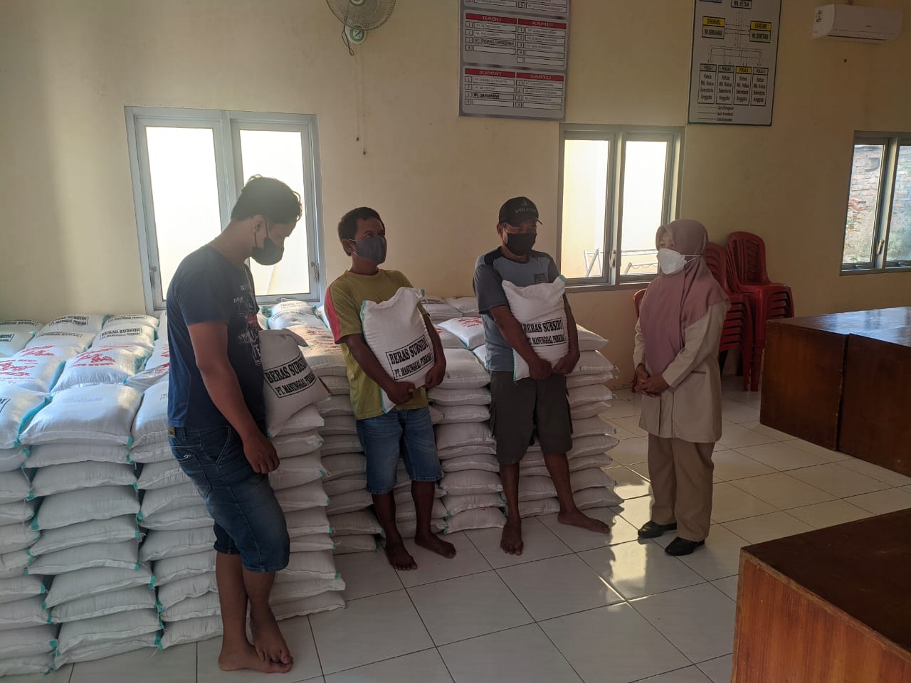 Penjualan beras dengan subsidi harga