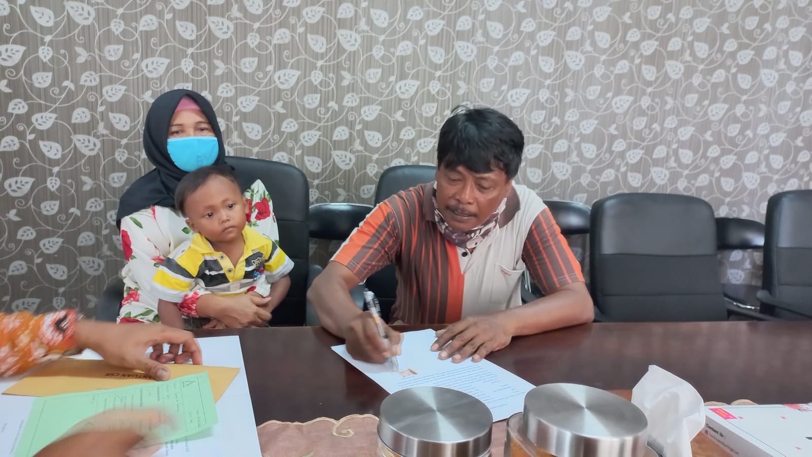 Bapak Sutiman Jl. Slamet riyadi RT. 008 RW. 005 Kel. Tambakreja Kec. Cilacap Selatan 