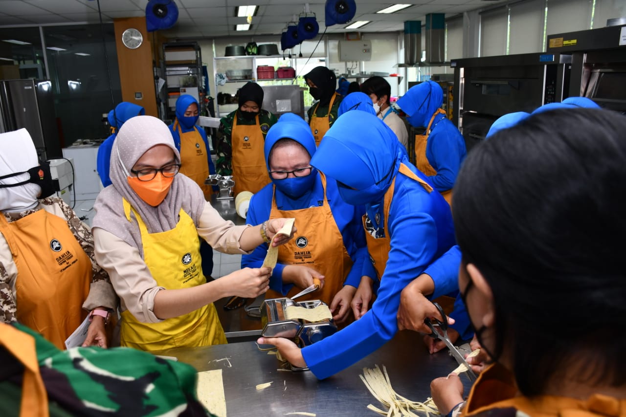 Baking Training (Pelatihan pembuatan kue kering dan mie) Lanal Cilacap