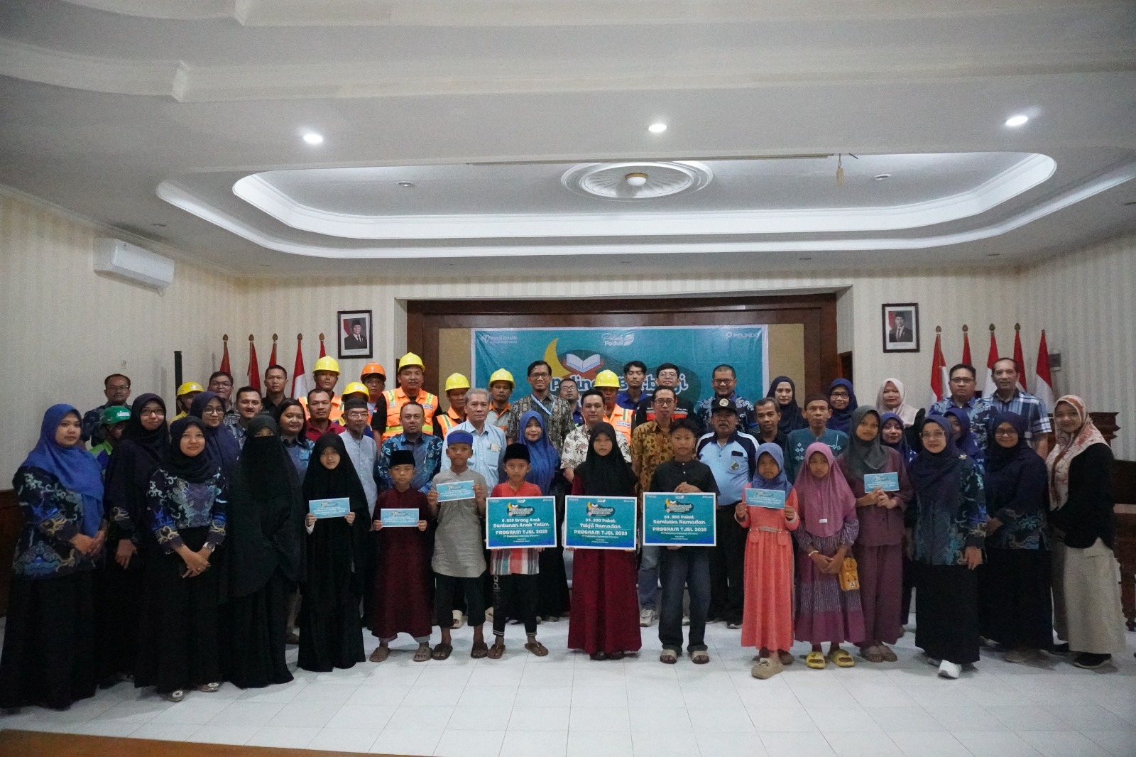 Masyarakat dan Anak Yatim Piatu di sekitar Pangkalan TNI AL Cilacap