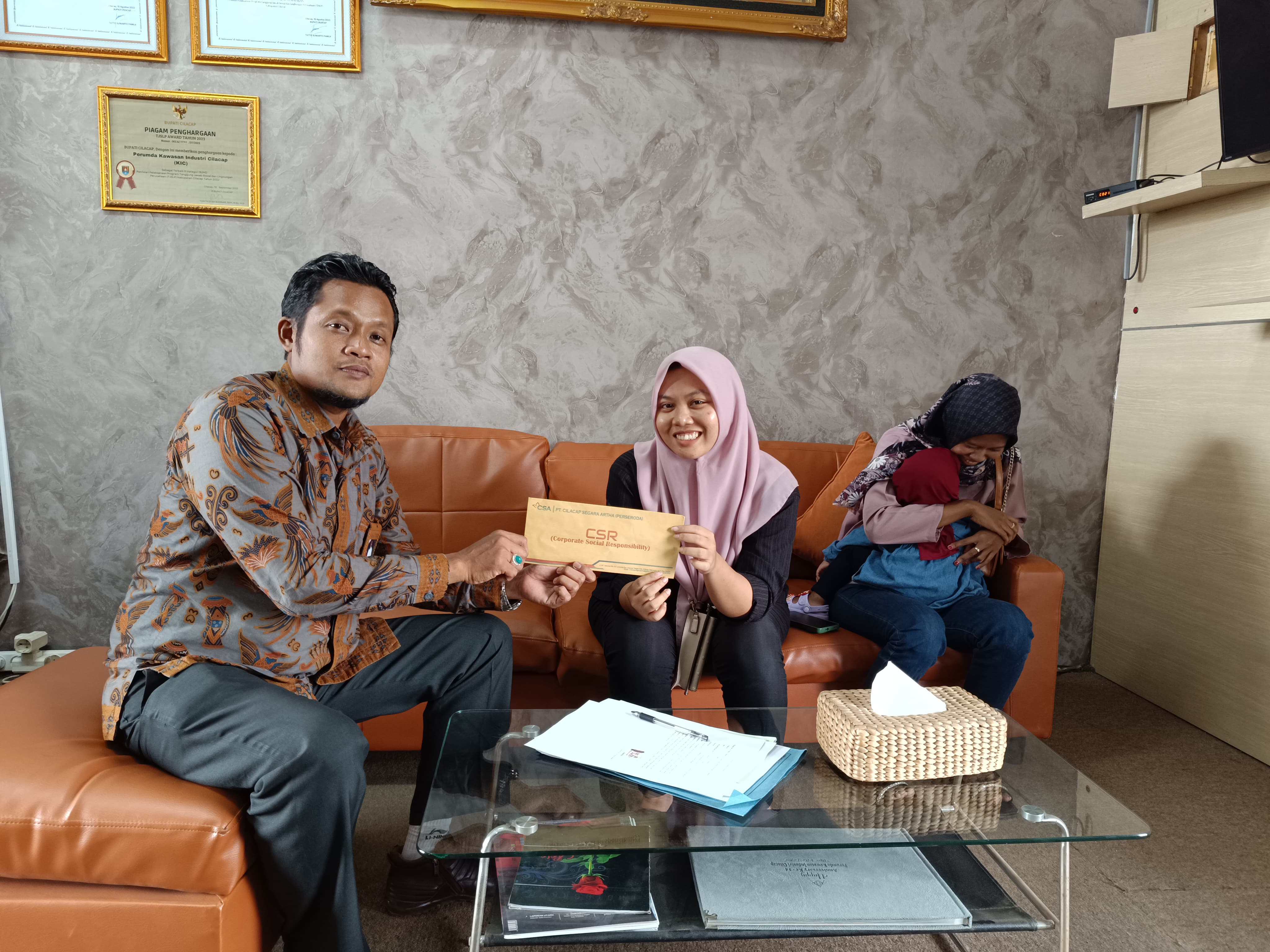 Nama Ibu Sapon
Jl. Raya Slarang Rt 002 rw 002 Desa Slarang Kecamatan Kesugihan