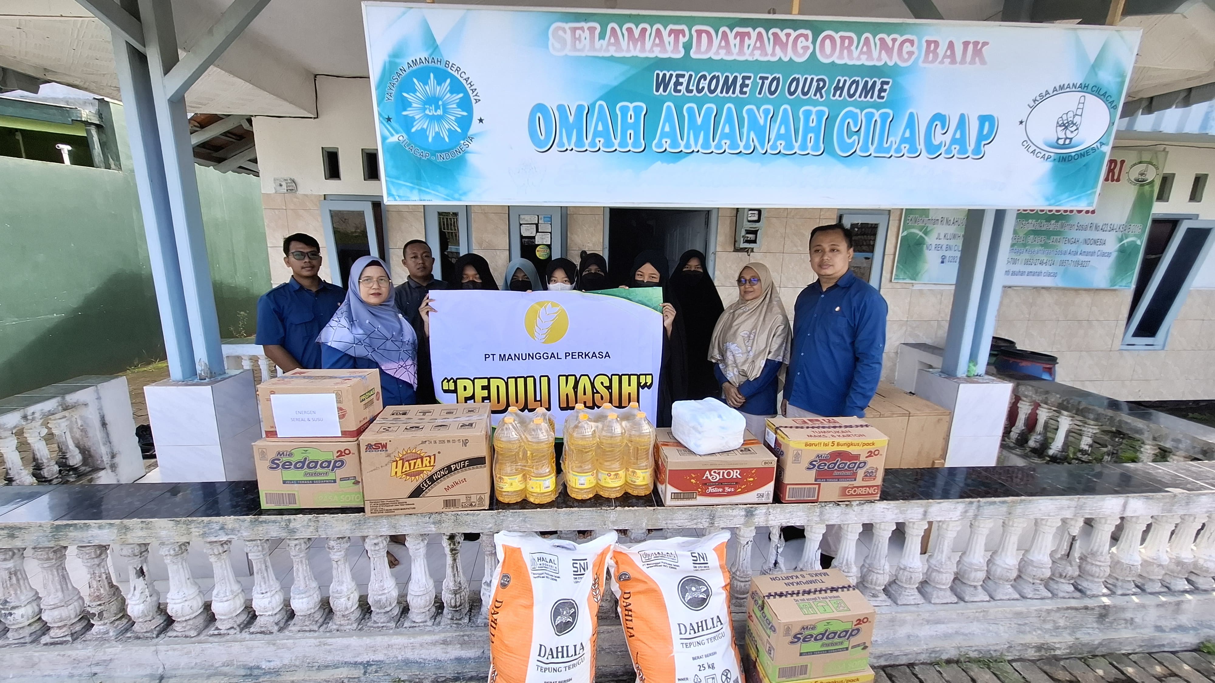 Anak penghuni panti asuhan Amanah Putri Dewi Masyithoh, Jl. Ternate Gg. Halmahera Cilacap