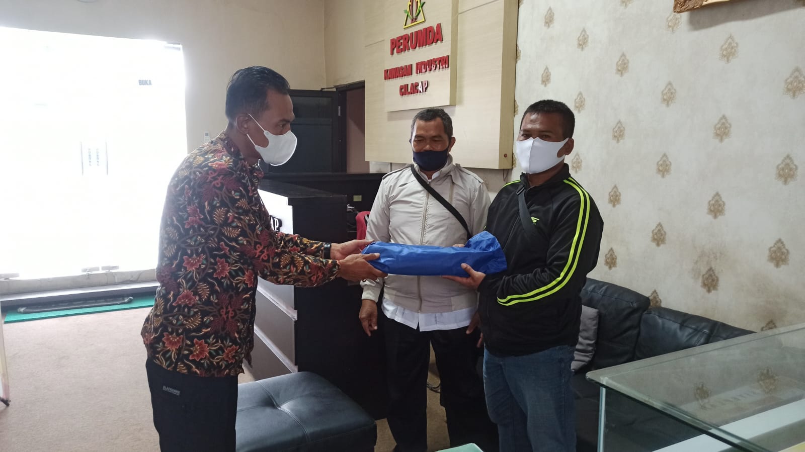 Bantuan Sarana dan Prasarana Olahraga Desa Sidaurip Kecamatan Gandrungmangu