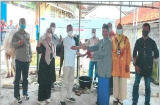 8 Kelompok Masyarakat di sekitar pabrik dan tambang