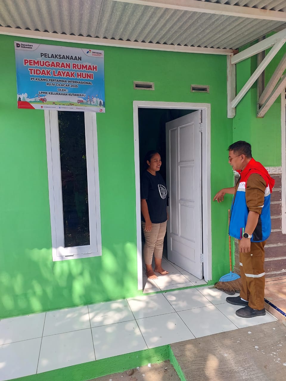 2 ( dua ) warga kurang mampu di Kelurahan Kutawaru dengan nama penerima manfaat:
1. Hartini - RT 05 RW 01, Kelurahan Kutawaru, Kecamatan Cilacap Tengah
2. Rohmat - RT 04 RW 02, Kelurahan Kutawaru, Kecamatan Cilacap Tengah 