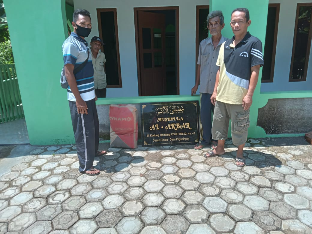 Bantuan Semen 25 Zak Untuk kegiatan perbaikan mushola AL - AKBAR
