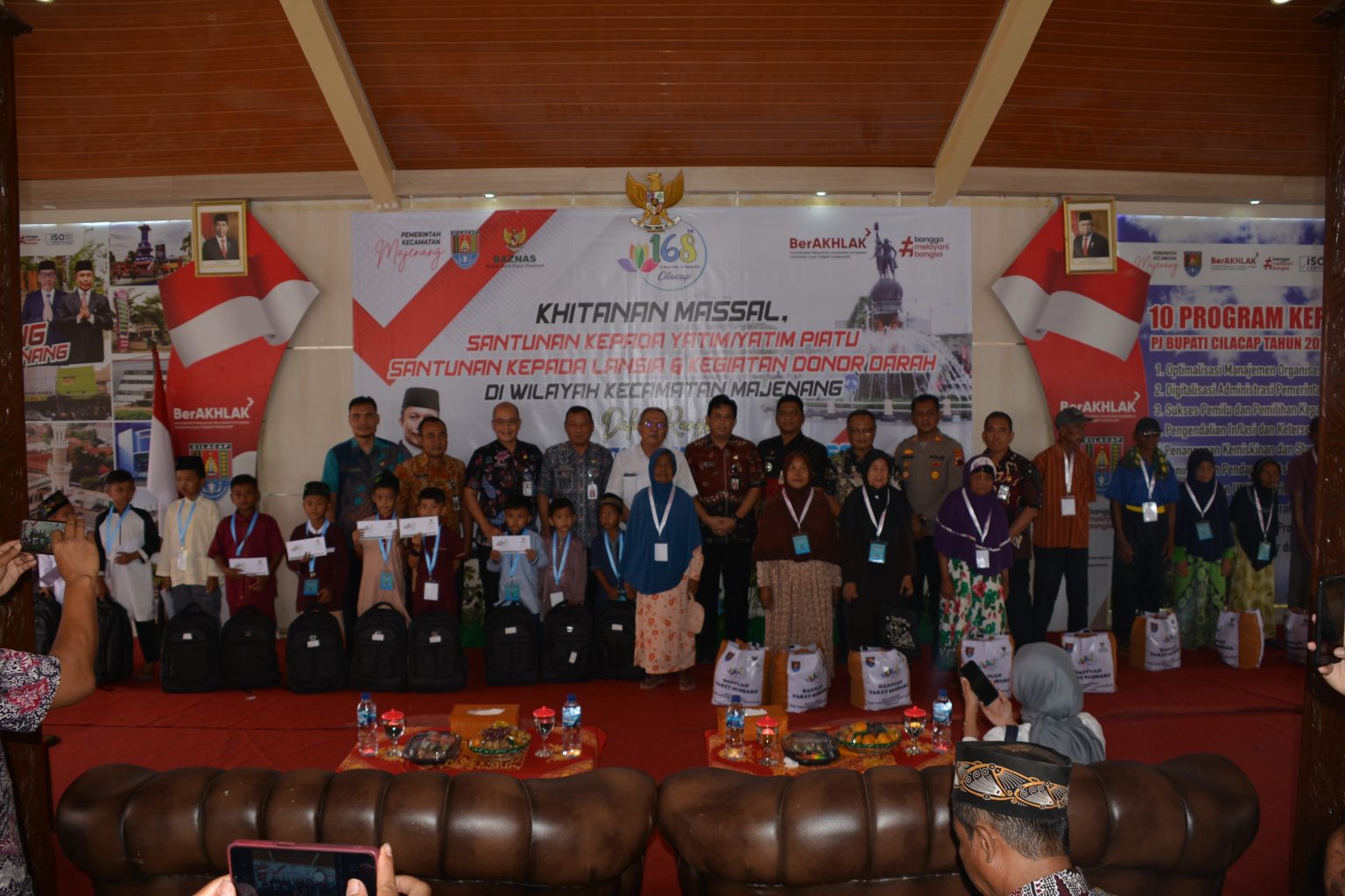 MASYARAKAT LINGKUNGAN KECAMATAN MAJENANG